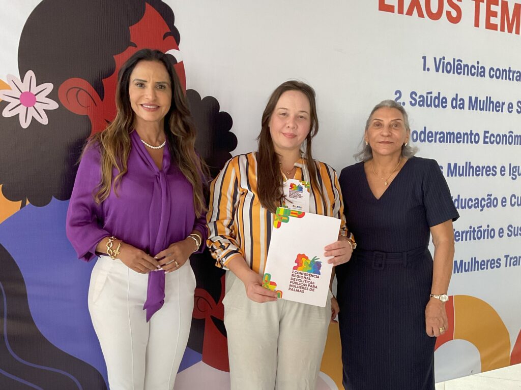 Secretária Solange Duailibi (à esq.), secretária-executiva da Mulher, Mariza Sales (à dir.) e a secretária-executiva da Seirdh, Marieni Wieczorek (centro), durante o evento - Foto: Kaio Costa