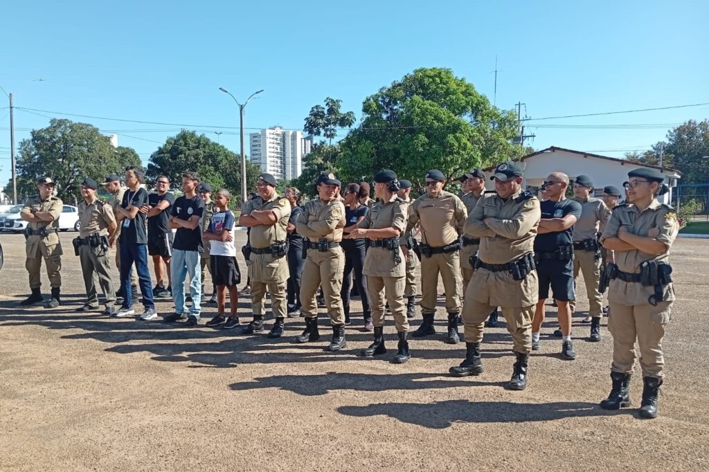 Estudantes foram recebidos pela equipe do 1º Batalhão - Foto: divulgação