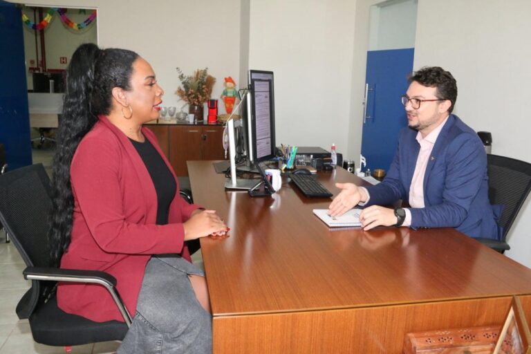 Servidora efetiva da Prefeitura de Palmas é a primeira mulher trans que conquista doutorado em Educação pela UFT