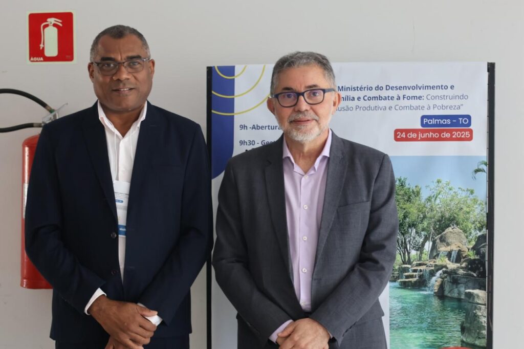 Secretário-executivo da Ação Social de Palmas, Amilson Rodrigues (à esq), com o secretário de Inclusão Socioeconômica do MDS, Luiz Carlos Everton de Farias- Foto: Daniela Pires