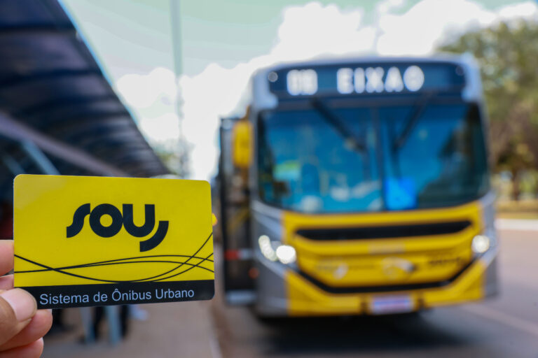 Usuários aproveitam período de férias escolares para solicitar cartão do transporte coletivo de Palmas