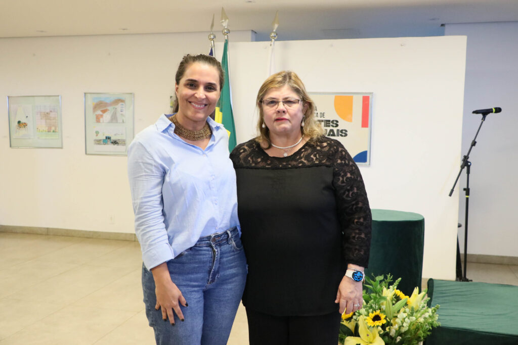 Nova diretoria do Conselho Municipal de Políticas Culturais de Palmas é empossada 36 As presidentes da Fundação Cultural, Luara Aquino (à direita), e do Conselho Municipal de Políticas Culturais, Thamise Silva, defendem como essencial a integração da população no planejamento cultural de Palmas – Foto: Flávia Ruth