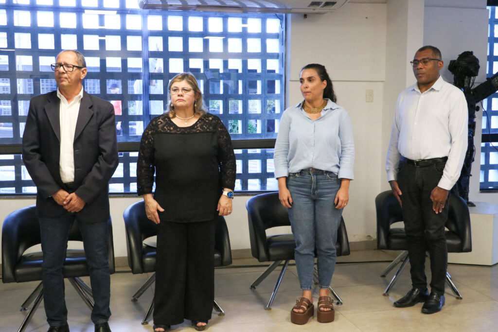 Nova diretoria do Conselho Municipal de Políticas Culturais de Palmas é empossada 38 Compuseram o dispositivo de honra da solenidade o secretário municipal Soró (à esq.); a presidente da FCP, Luara Aquino (de preto); a presidente do CMPC, Thamise Silva; e o secretário-executivo da Secretaria Municipal de Ação Social, Amilson Rodrigues Silva – Foto: Flávia Ruth