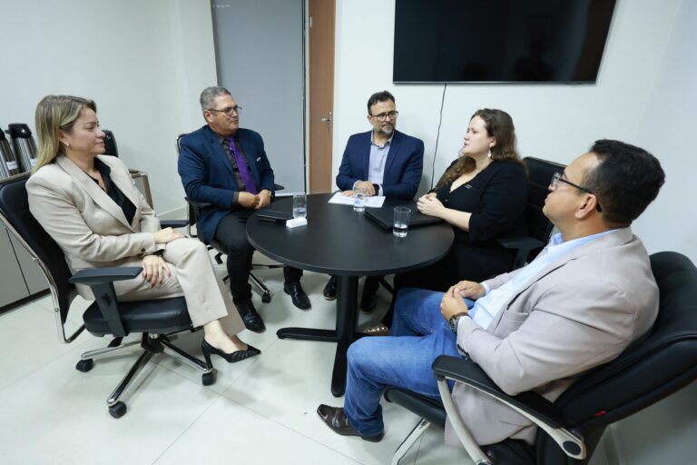 Secretário-chefe do Gabinete do Prefeito recebe secretários para alinhar ações em execução