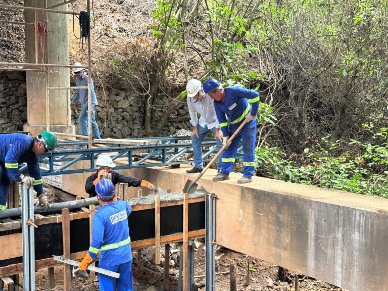 Prefeito Eduardo Siqueira Campos visita obras de recuperação e reforço de pontes na Avenida NS-02