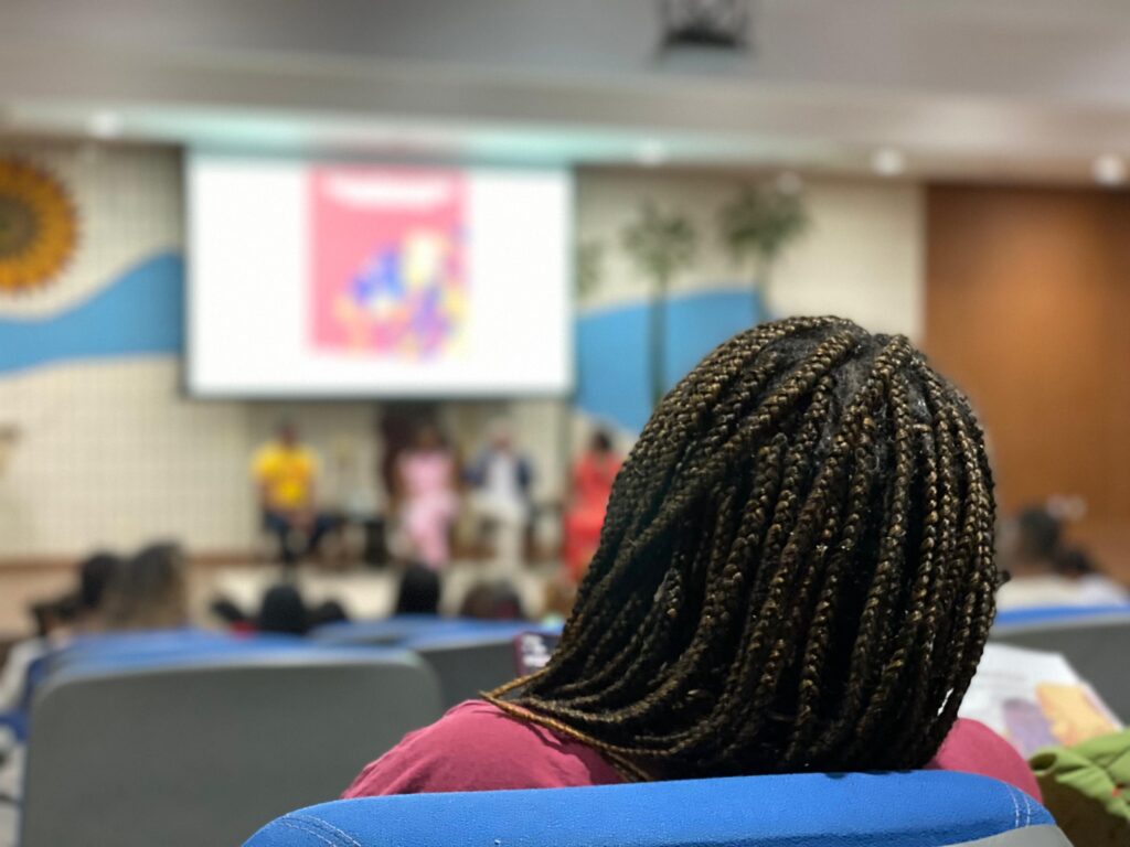 O seminário buscou discutir práticas e ações que erradiquem o racismo na área da saúde. - Foto: Divulgação