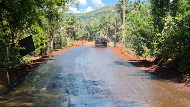 Prefeitura de Palmas inicia serviços de pavimentação no acesso à obra da Ponte dos Cruz, em Taquaruçu