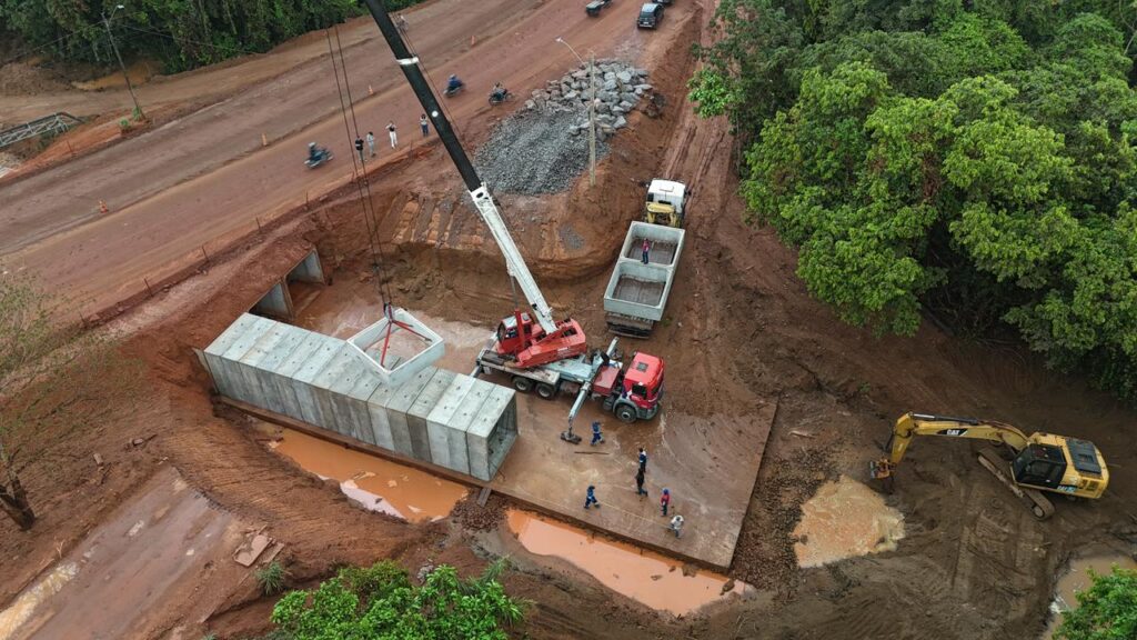 Obra avança com a construção do bueiro triplo celular que ligará NS-15 a setores da região norte da Capital - Foto: Luiz<br> Gabriel/Divulgação