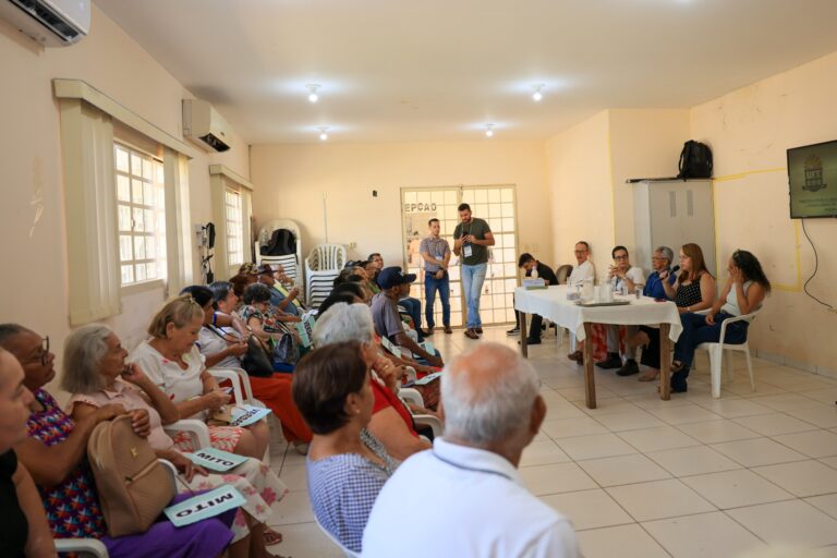 Idosos do Cras Krahô e do Cras Taquaruçu aprendem sobre direitos e autocuidado em manhã de atividades nesta quinta-feira, 13