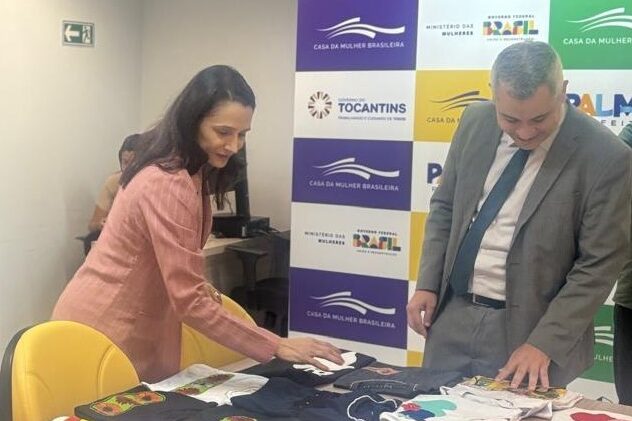 Casa da Mulher Brasileira recebe doações da Receita Federal para curso de customização ofertado à mulheres em situação de violência