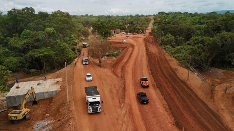 Obra de requalificação do acesso aos setores da região norte de Palmas entra em etapa fundamental para pavimentação