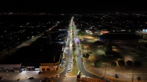 Moradores comemoram melhorias na infraestrutura da Avenida Goiás, no Jardim Aureny II Moradores comemoram melhorias na infraestrutura da Avenida Goiás, no Jardim Aureny II