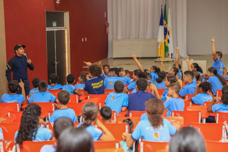 Mais de cem alunos de ETI no Jardim Aureny III participam do Dia D da Guarda Metropolitana de Palmas