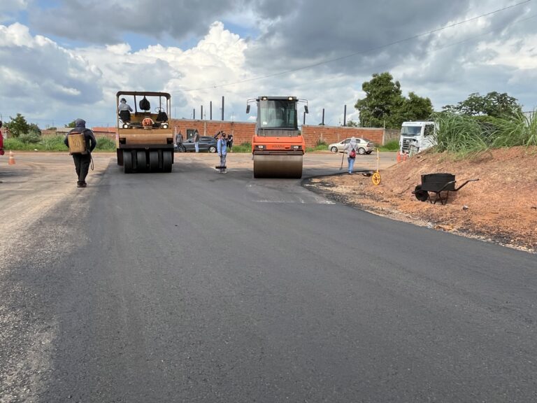 Mais ruas do Distrito Industrial de Taquaralto são pavimentadas pela Prefeitura de Palmas