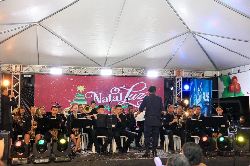 A Orquestra Jovem da Guarda Metropolitana de Palmas tocou canções natalinas e populares - Foto: Regiane Rocha