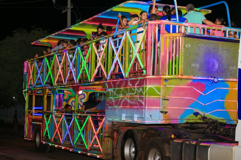 A atração mais aguardada da noite foi a carreta natalina - Foto: Regiane Rocha
