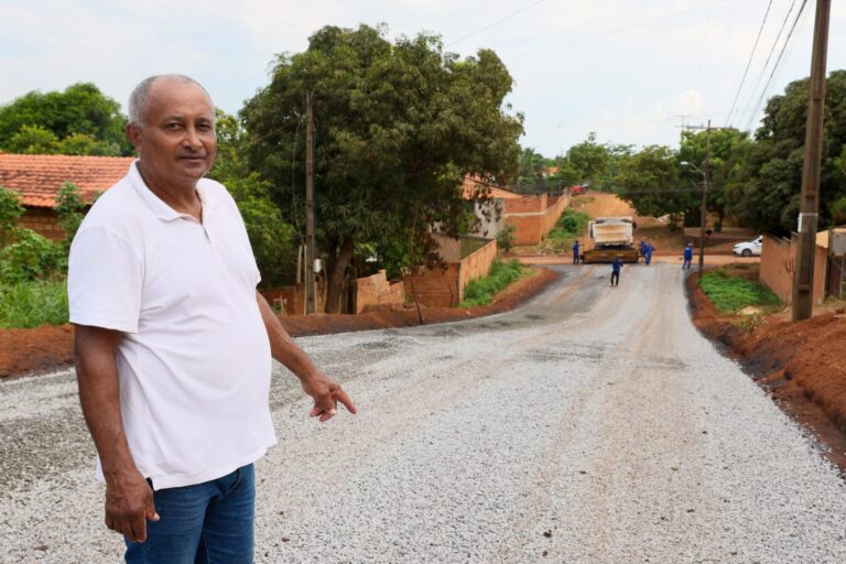Moradores do Jardim Aureny III comemoram obras de pavimentação na região da Baixada