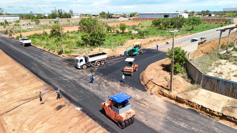 Prefeitura de Palmas pavimenta mais avenidas e reforça infraestrutura do Distrito Industrial de Taquaralto