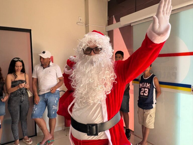 Ação natalina no Centro de Atenção Especializada Ewaldo Borges fortalece cuidado humanizado com crianças neurodiversas