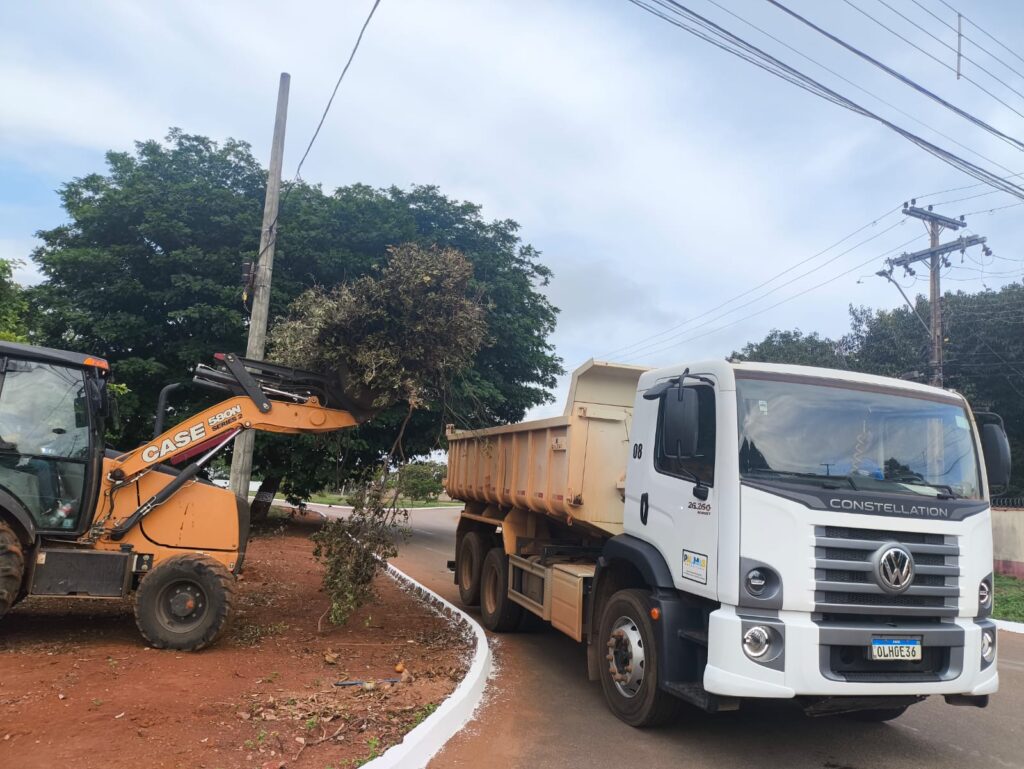 Na Arne 53 (antiga 406 Norte) a equipe retirou entulhos de de áreas verdes - Foto: Divulgação
