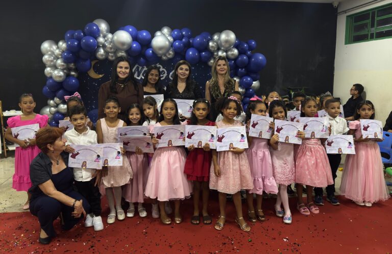 Noite de autógrafos celebra protagonismo infantil e incentivo à leitura na ETI Cora Coralina