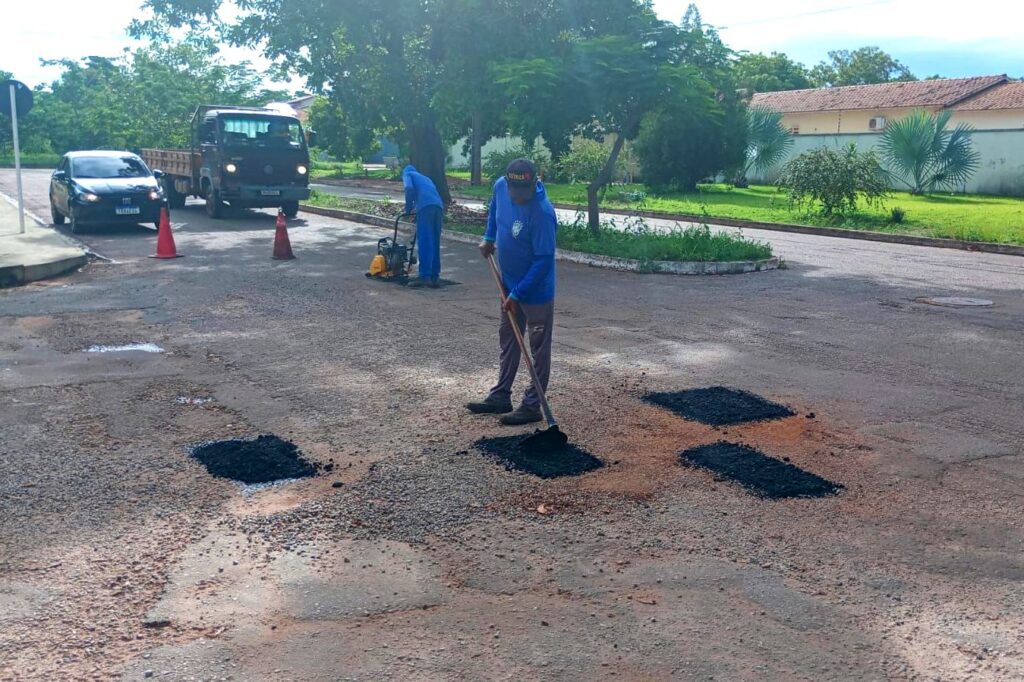 Serviço de tapa-buracos na Arso 32 (305 Sul) - Foto: Divulgação