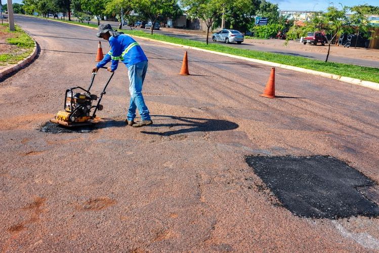Operação Tapa-Buracos avança nas Arsos e avenidas NS-01, NS-04 e NS-10