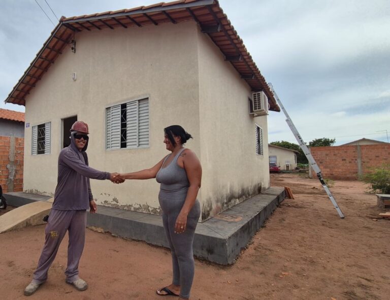 Mais de 160 residências no Jardim Taquari devem ser restauradas com novas telhas até esta sexta-feira,16