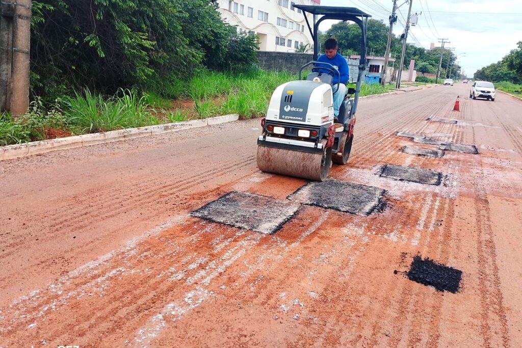 Muitos buracos foram tapados na Avenida NS-01, próximo à ACSU-SO 110 (1101 Sul) - Foto: Divulgação