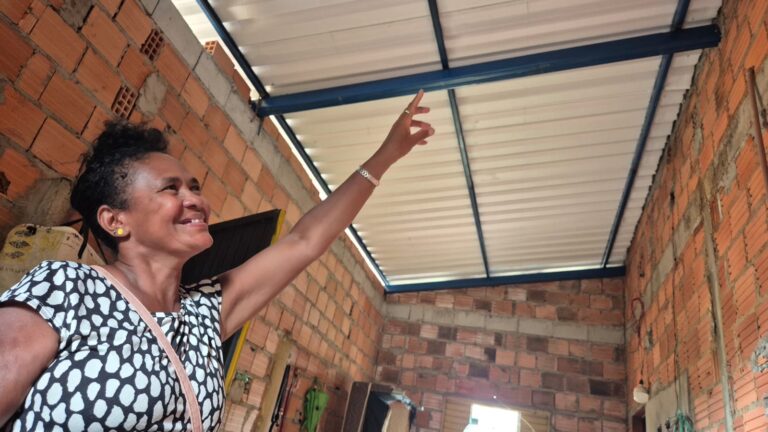 Prefeitura de Palmas restaura telhados de mais de 160 casas após vendaval no Jardim Taquari